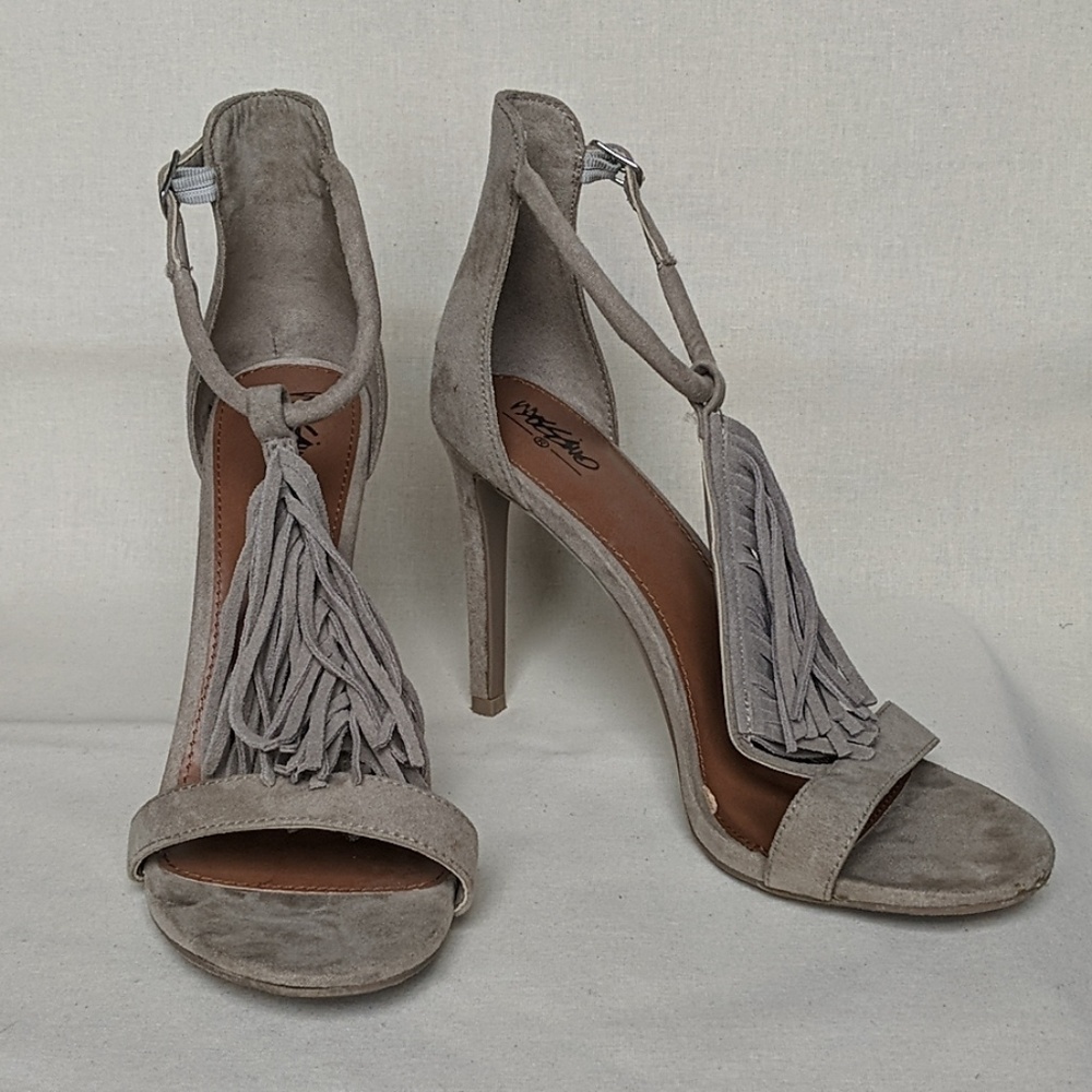 • mauve/gray tassle heels •